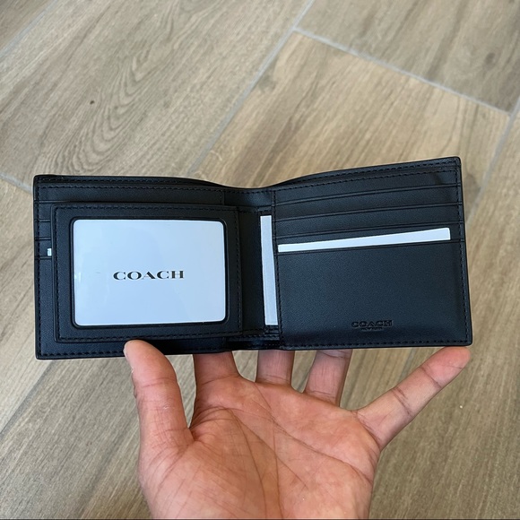 Coach Compact Id Wallet In Signature Canvas - Picture 4 of 8